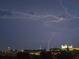 Weatherwatch: I hear Thunder, Oh don’t you? Pitter patter raindrops