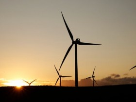 Weatherwatch: wind turbines in the sun, slow but steady